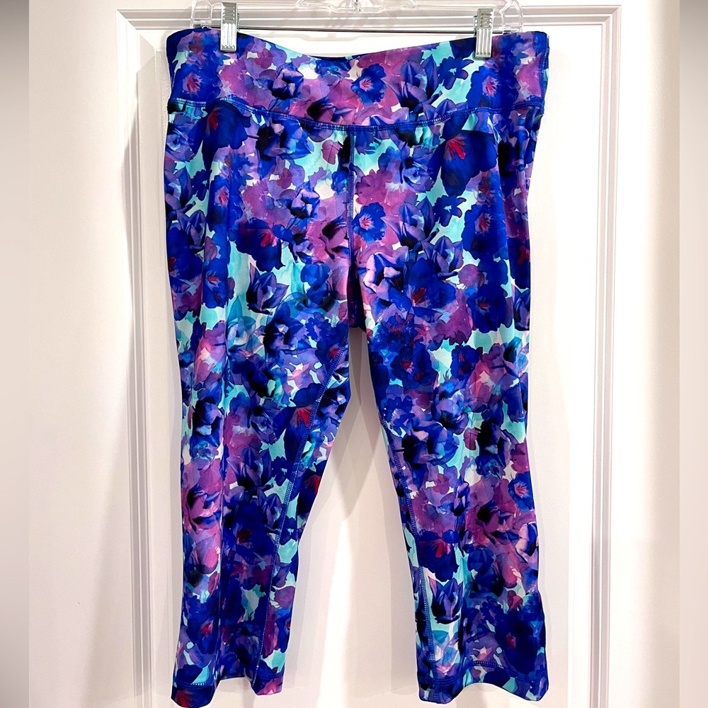 Danskin Now Dri More Athletic Work Out Capri Leggings Floral